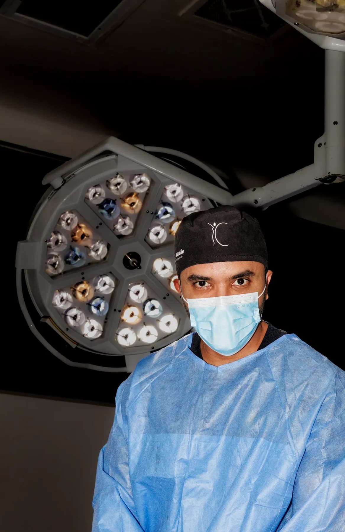 Dr. Yamith Cuello en quirófano